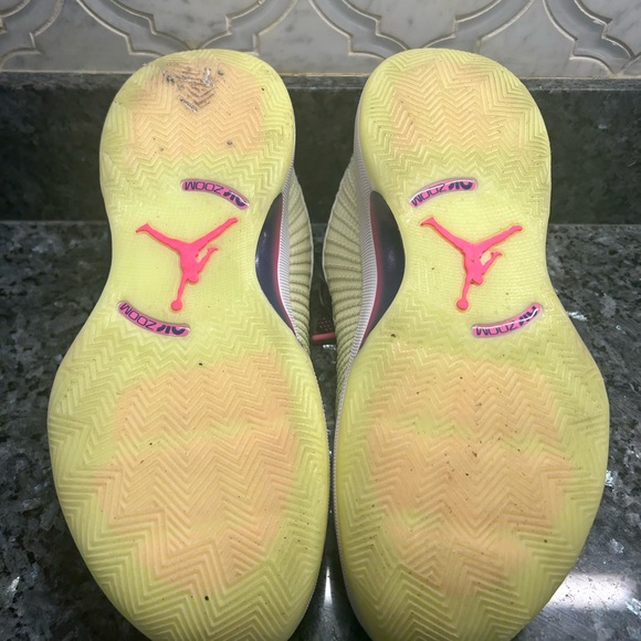 Nike Air Michael Jordan Men’s Shoes - size 9 - Pink, Purple, and Cream EUC - Picture 7 of 15